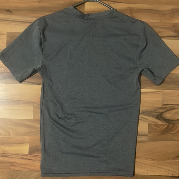 Almost new workout top - Picture 3 of 3